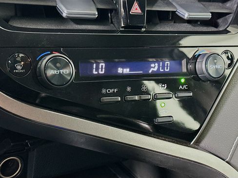 Used 2023 Toyota Camry SE image 23