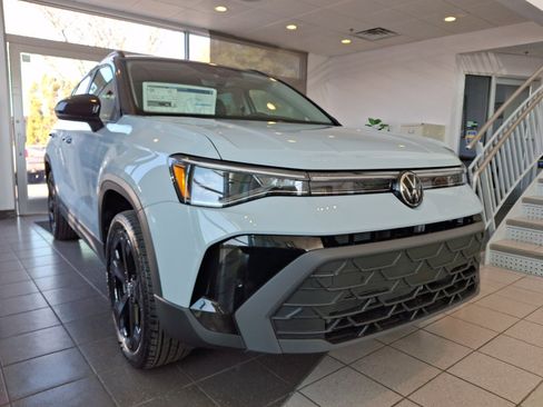 New 2026 Volkswagen Taos SE AWD/4WD image 1