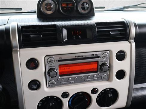 Used 2013 Toyota FJ Cruiser 4WD w/ Upgrade Pkg image 17