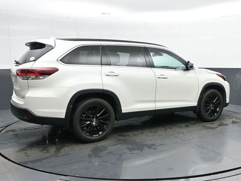 Used 2019 Toyota Highlander SE image 8