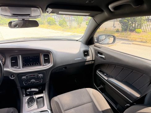 Used 2022 Dodge Charger SXT RWD image 25