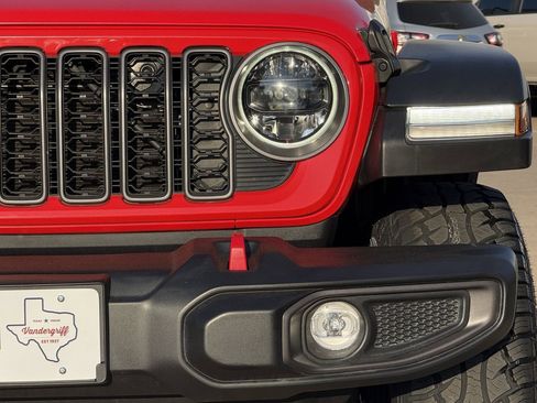 Used 2025 Jeep Wrangler Unlimited Rubicon w/ Convenience Group image 8