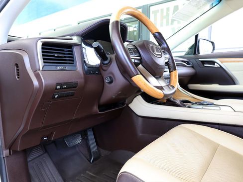 Used 2019 Lexus RX 350L FWD image 41