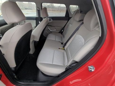 Used 2025 Kia Soul LX w/ LX Technology Package image 10