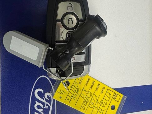 Used 2022 Ford Explorer XLT w/ Equipment Group 202A AWD/4WD image 12