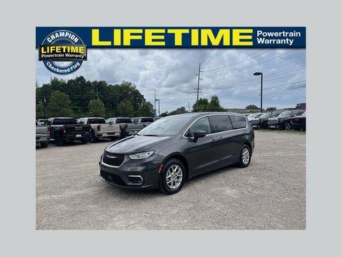 Used 2023 Chrysler Pacifica Touring-L FWD image 1