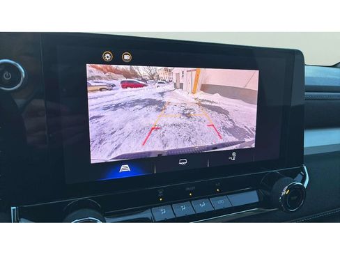 Used 2023 Chevrolet Colorado LT image 17