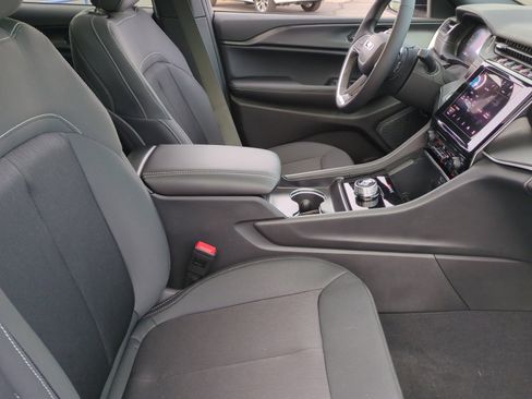 New 2025 Jeep Grand Cherokee Laredo X image 19