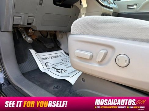 Used 2018 Toyota Sienna LE w/ Carpet Mat Package AWD/4WD image 27