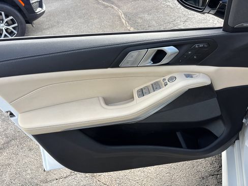 Used 2022 BMW X7 M50i w/ Cold Weather Package image 11