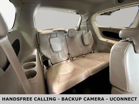 Used 2018 Chrysler Pacifica Touring-L FWD image 26