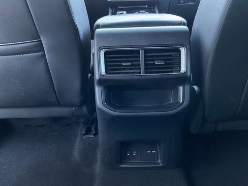 Used 2024 Volkswagen Atlas Cross Sport SE image 19