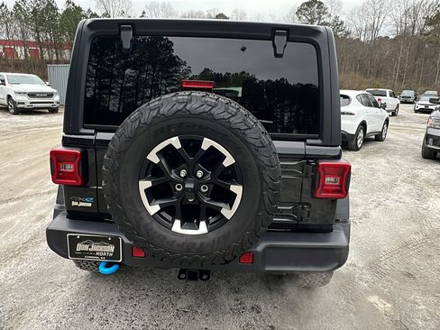 Used 2025 Jeep Wrangler Unlimited Rubicon 4xe w/ Convenience Group image 9