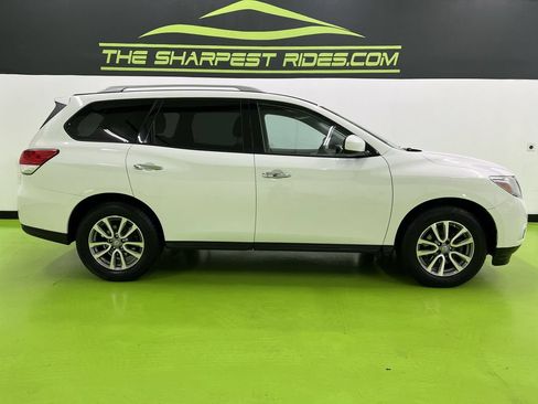 Used 2016 Nissan Pathfinder SV FWD image 11