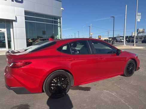 Used 2025 Toyota Camry SE image 6