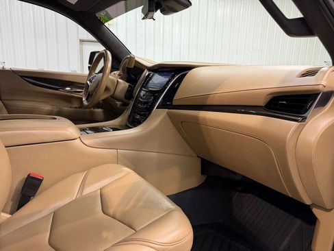 Used 2020 Cadillac Escalade Platinum image 14