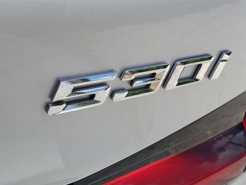 Used 2022 BMW 530i xDrive w/ Convenience Package image 9