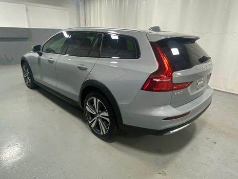 Certified 2025 Volvo V60 B5 Cross Country Plus image 2