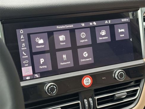 Used 2025 Porsche Macan image 26