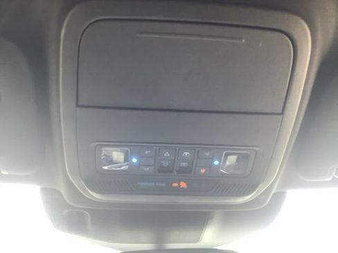 Used 2020 Ford Explorer Platinum w/ Premium Technology Package AWD/4WD image 40