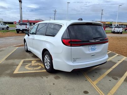 Used 2024 Chrysler Pacifica Touring-L