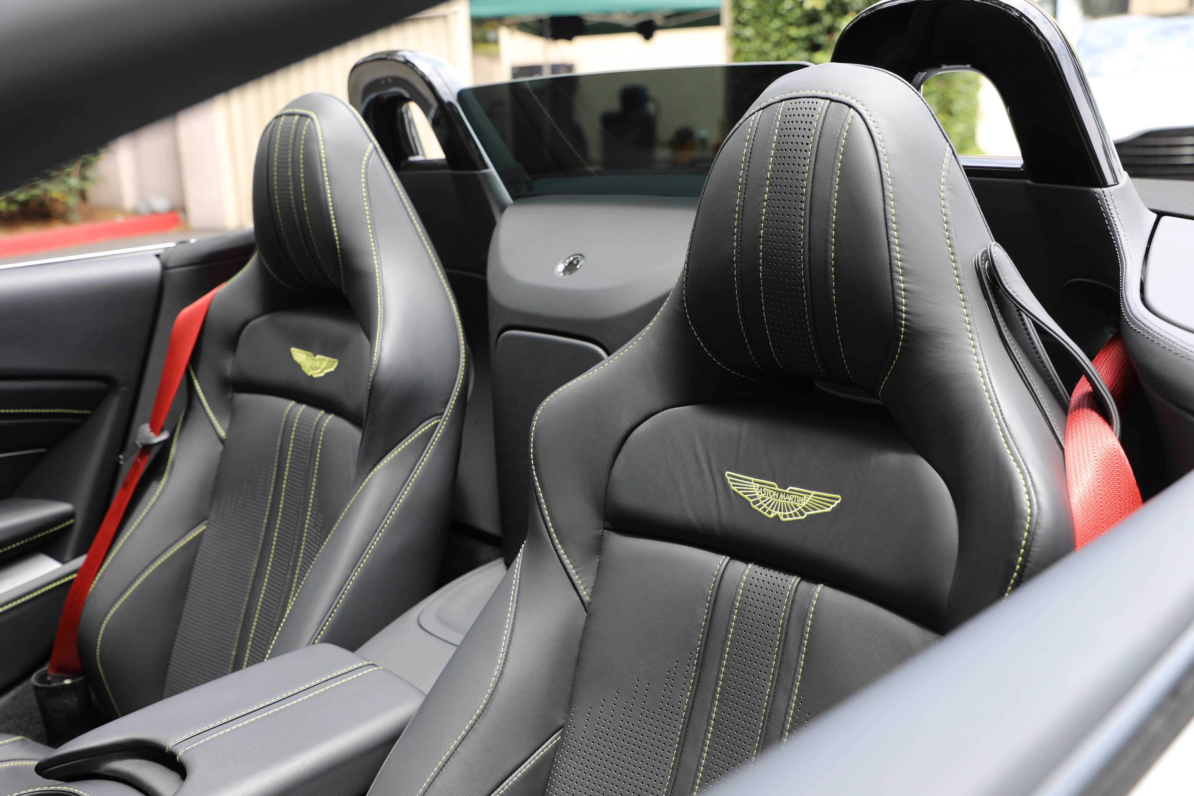 Used 2023 Aston Martin V8 Vantage Roadster RWD image 25