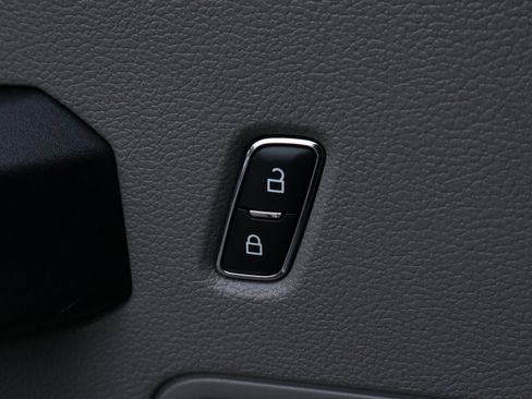 Used 2018 Ford F150 XL w/ Equipment Group 101A Mid image 17