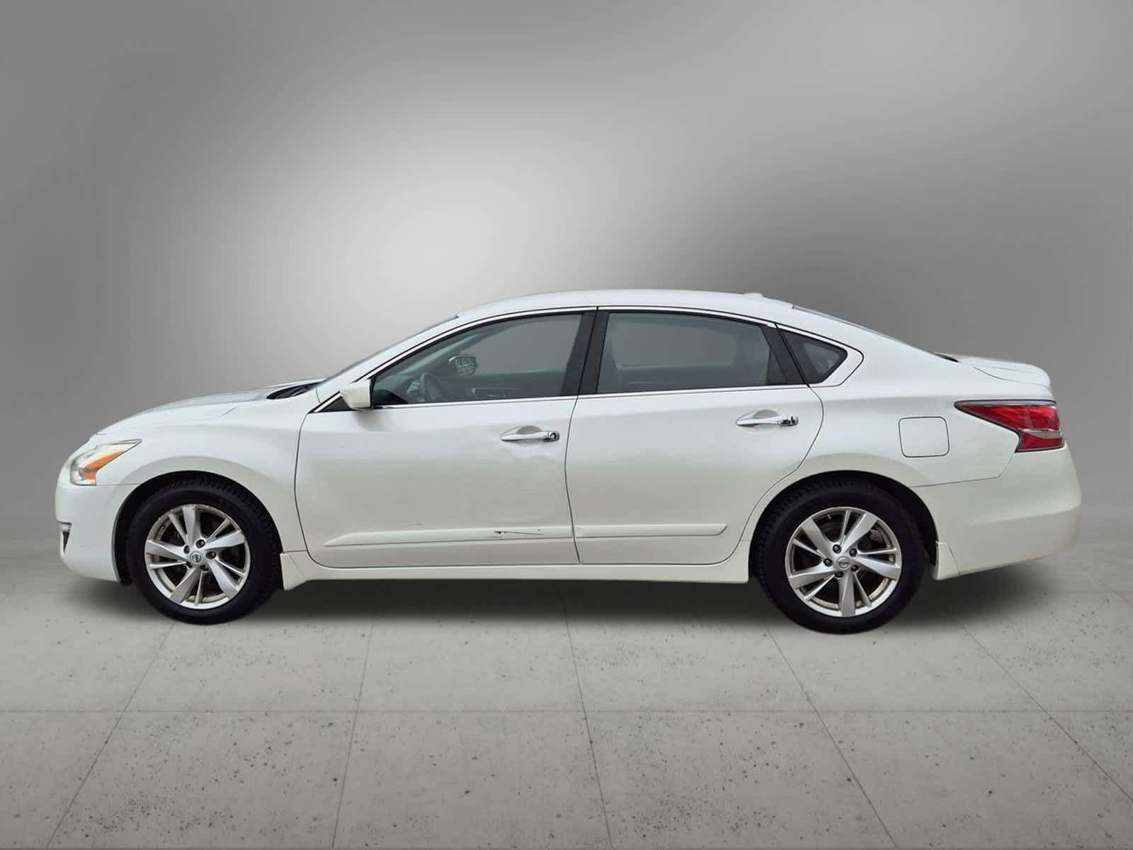 Used 2014 Nissan Altima 2.5 SV FWD image 3