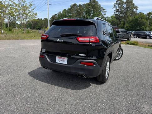 Used 2017 Jeep Cherokee Latitude w/ Comfort/Convenience Group FWD image 36
