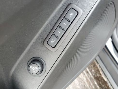 Used 2018 Chevrolet Equinox Premier image 5