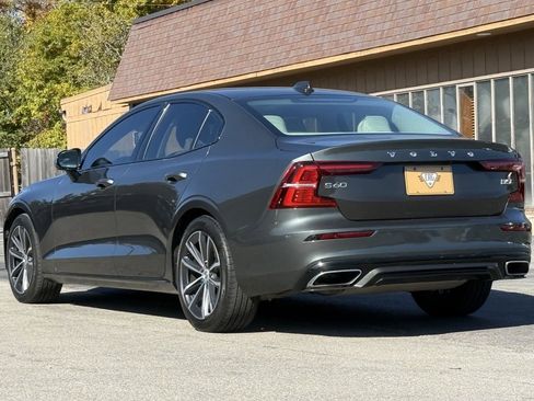 Used 2022 Volvo S60 B5 Momentum w/ Premium Package image 3