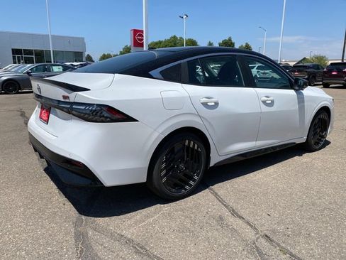 New 2026 Nissan Sentra SR w/ SR Premium Package FWD image 5
