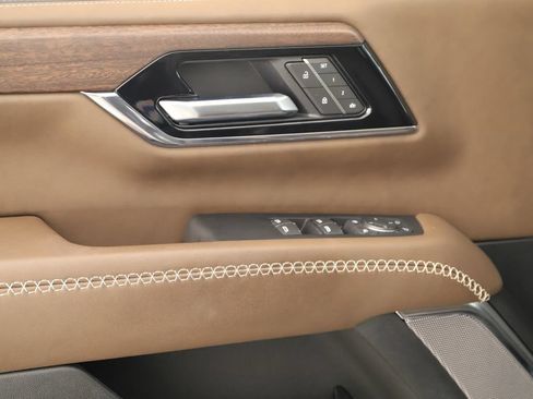 Used 2025 GMC Yukon Denali Ultimate AWD/4WD image 22
