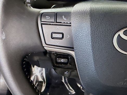 Used 2025 Toyota Camry SE image 14