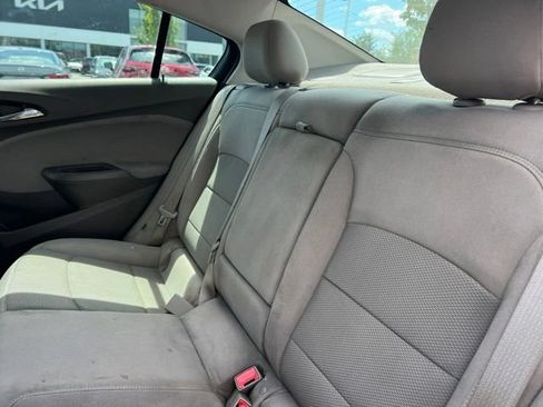 Used 2018 Chevrolet Cruze LT w/ Sun And Sound Package FWD image 31