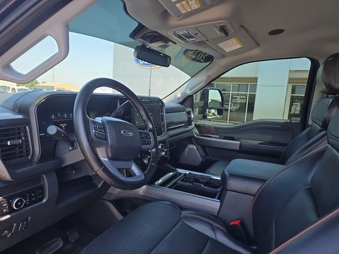 Used 2025 Ford F350 Lariat w/ Lariat Ultimate Package AWD/4WD image 17