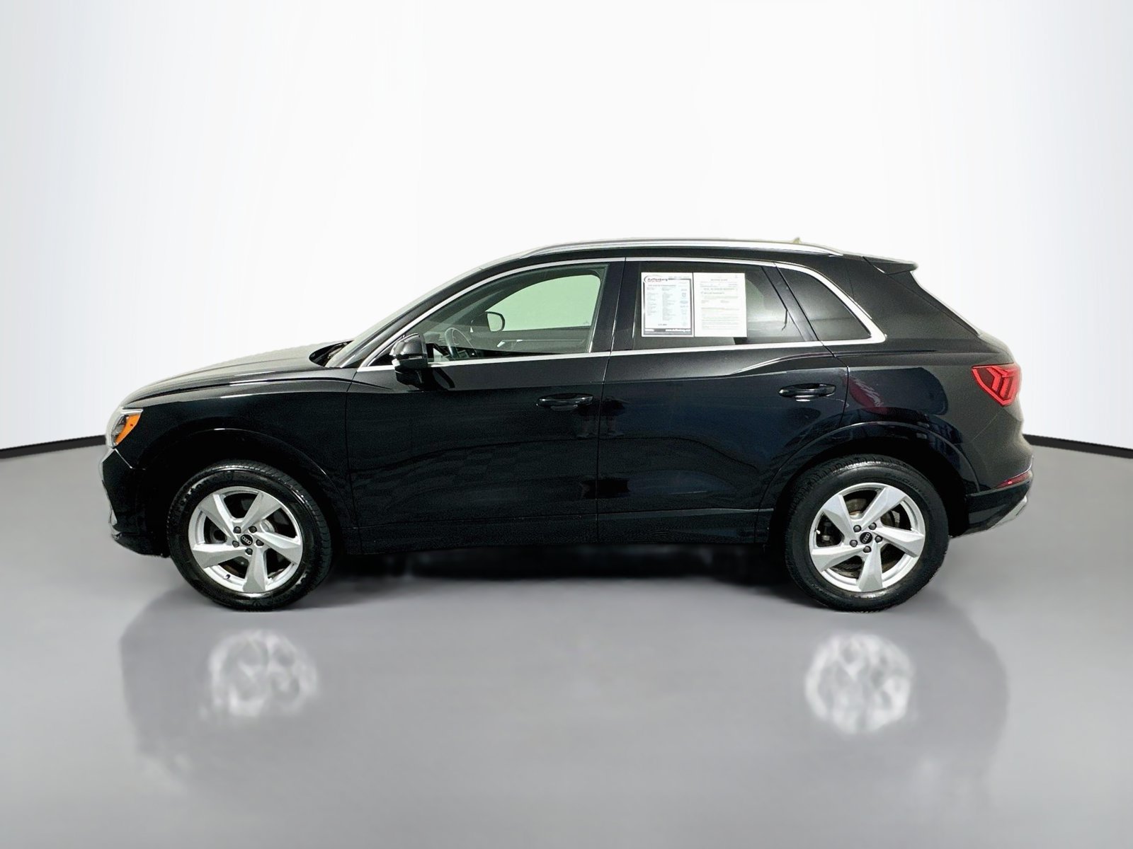 Used 2021 Audi Q3 2.0T Premium w/ Convenience Package AWD/4WD image 4