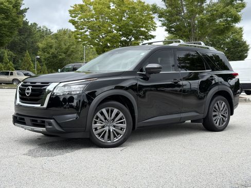 Used 2024 Nissan Pathfinder SL w/ SL Premium Package FWD image 1