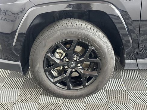 Used 2021 Toyota RAV4 XLE w/ Convenience Package FWD image 11