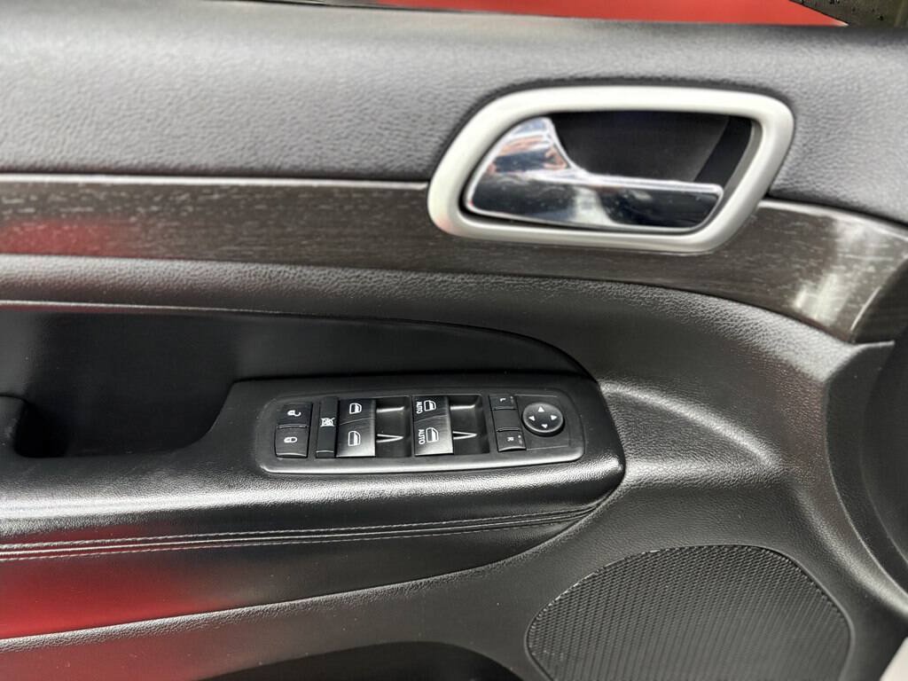 Used 2018 Jeep Grand Cherokee Altitude AWD/4WD image 8