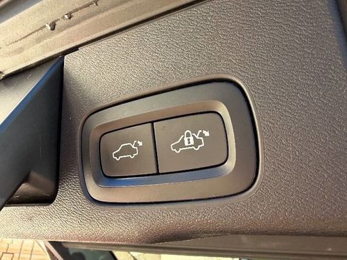 Used 2018 Volvo XC60 T6 Inscription w/ Convenience Package image 33