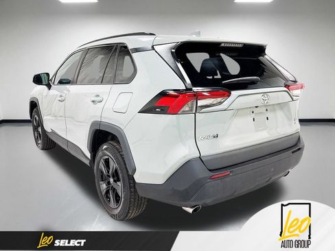 Used 2021 Toyota RAV4 XLE w/ Convenience Package AWD/4WD image 10