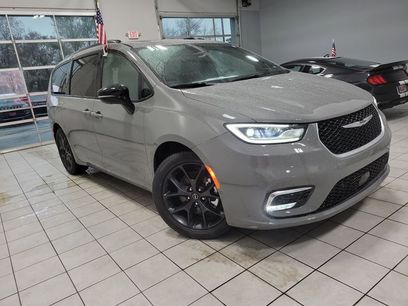 Used 2025 Chrysler Pacifica Limited