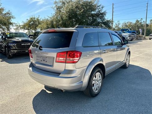 Used 2017 Dodge Journey SE image 4