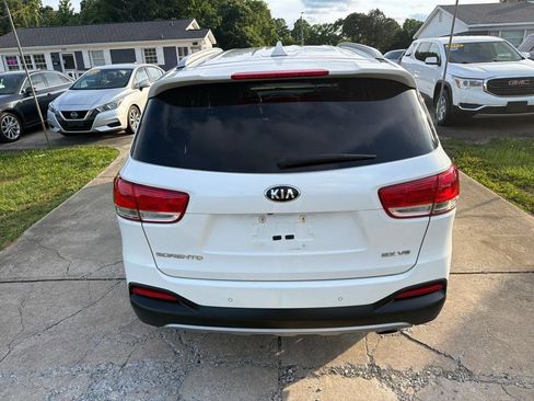 Used 2018 Kia Sorento EX FWD image 12