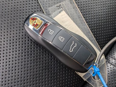 Certified 2022 Porsche Macan S AWD/4WD image 39