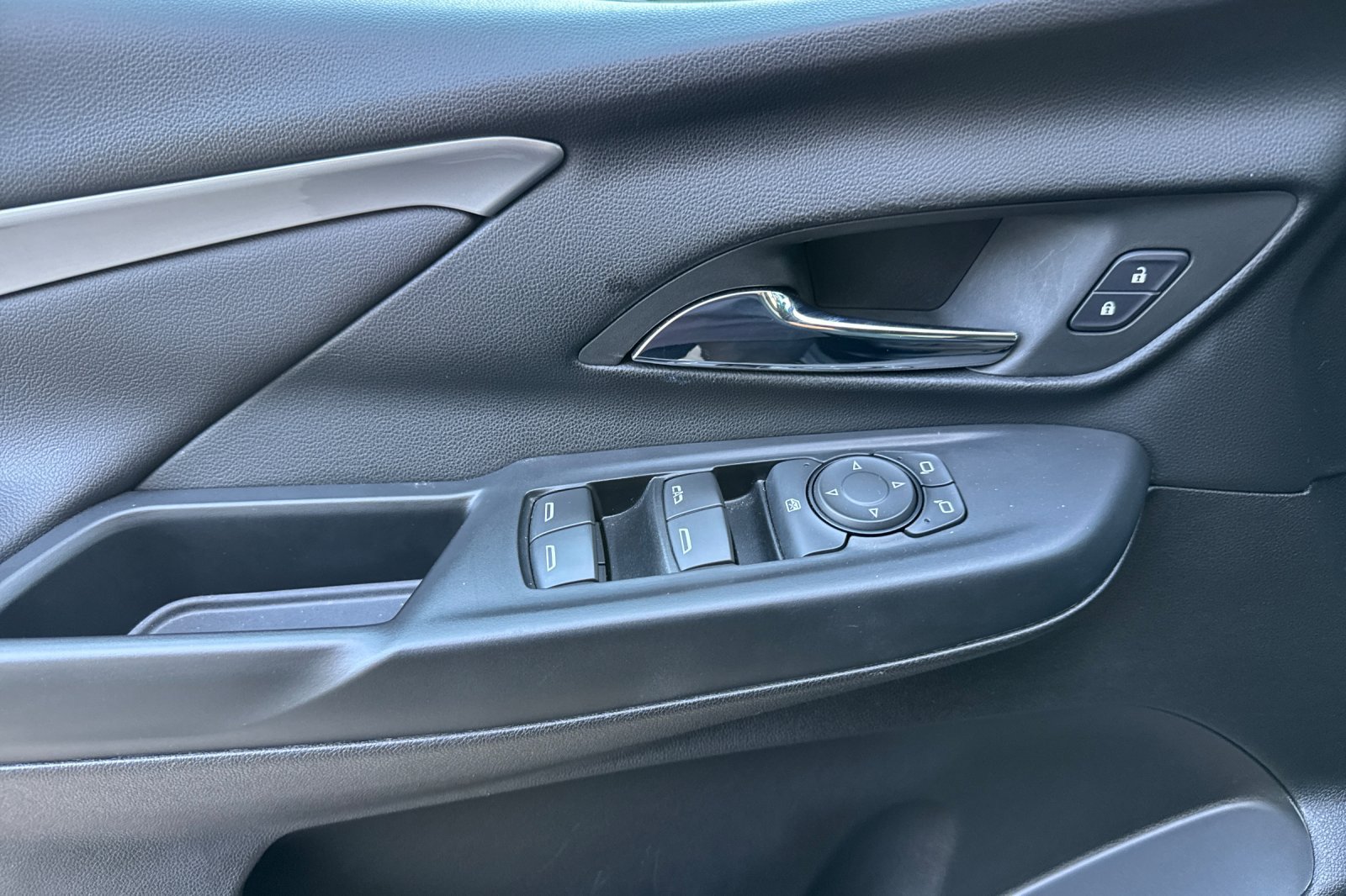Used 2023 Chevrolet Bolt LT w/ Infotainment Package FWD image 10