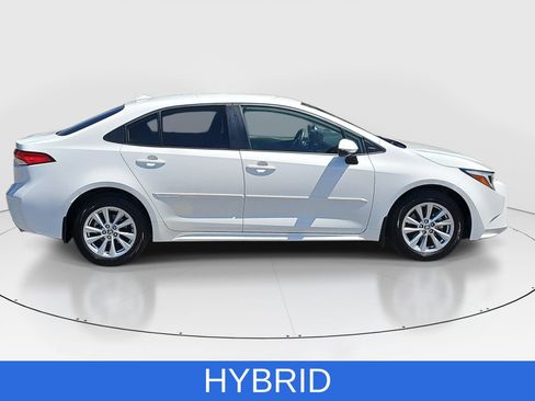 Used 2025 Toyota Corolla LE w/ LE Premium Package FWD image 4