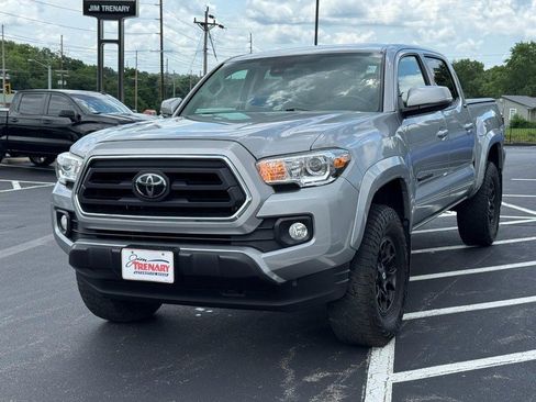 Used 2021 Toyota Tacoma SR5 w/ Technology Package AWD/4WD image 8