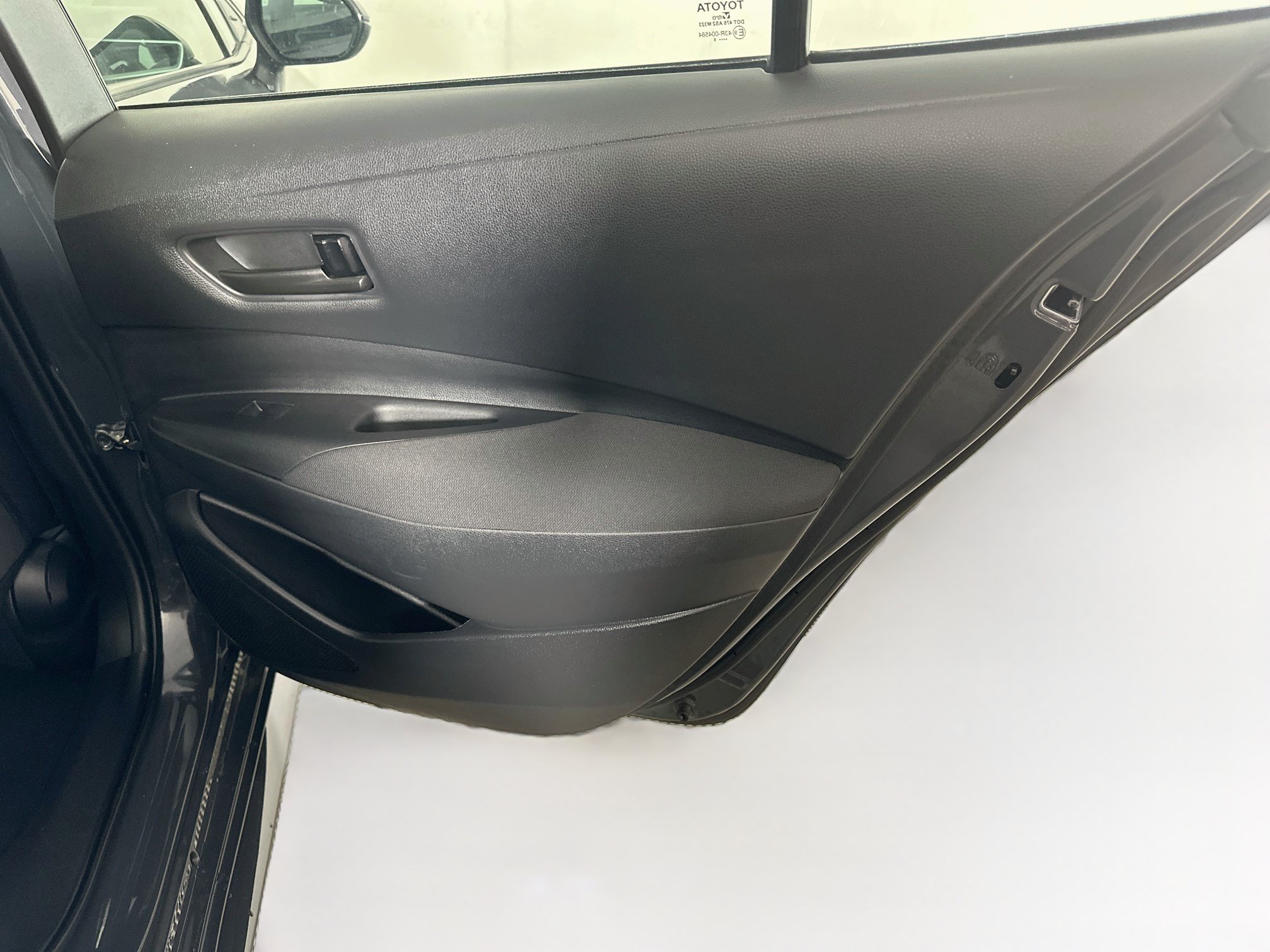 Used 2025 Toyota Corolla LE FWD image 27